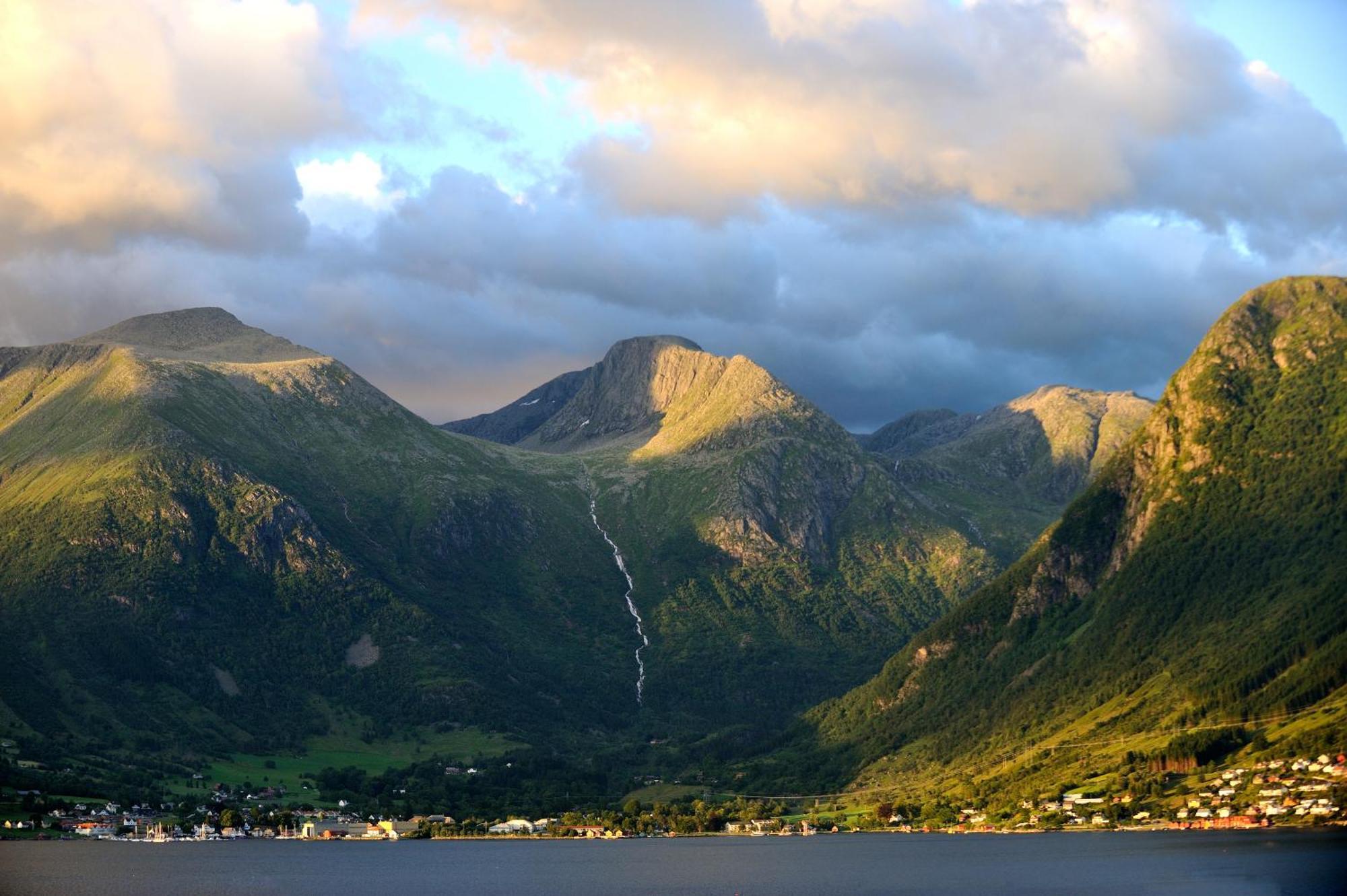 Rosendal Fjordhotel エクステリア 写真